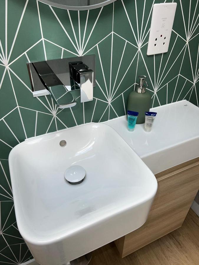 Central Ensuite Guest Unit With Ac And Free On-Street Parking 브라이턴 외부 사진